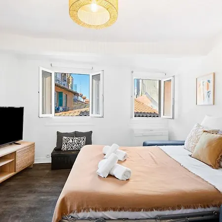 Charming Typical In The Heart Of Vieux Ac Apartment