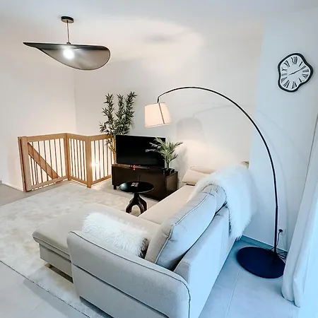 Aya - Renovated Air-conditioned Duplex With Garden Nice