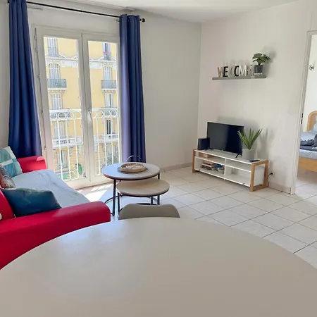 4-person - Air Conditioning And Pool Apartment