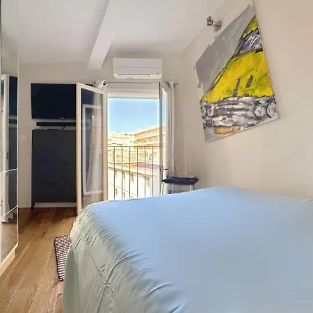 Calm & Cozy Cocoon Place Massena Downtown Apartment