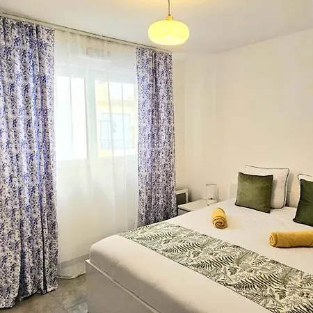 Center Nice, 10min Beach, Parking, Terrace, Direct Tram Nice