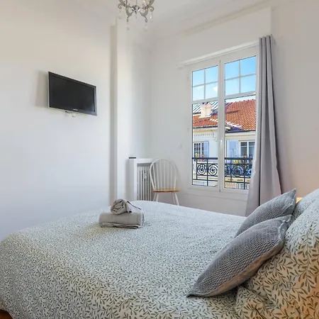 2 Pieces Dans Le Carre D Or Appartement Nice