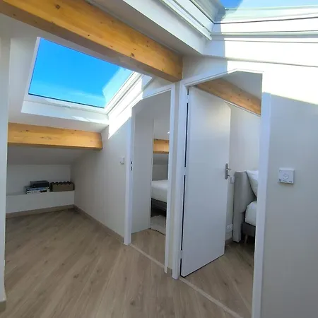 Apartment Elegant Renovated Port Ac Sleeps 4 Nice