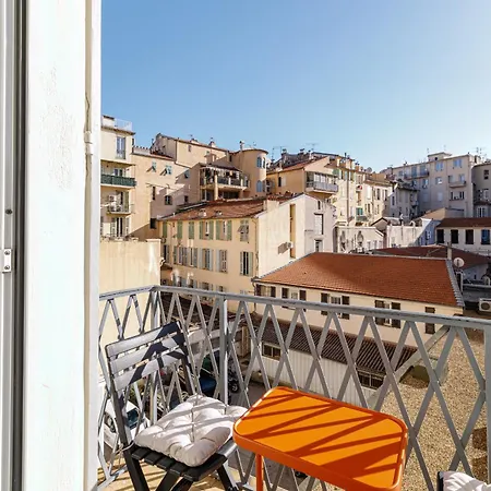 Massena Street - Quiet 2 Bdr & Balcony Apartment