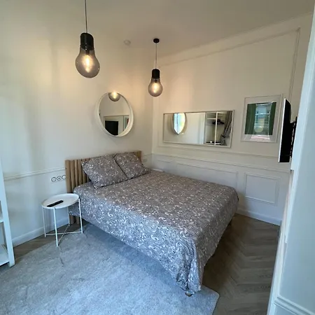 Au Centre Calme Apartment *