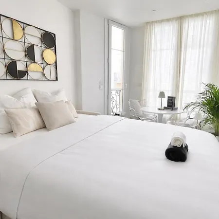 Sur La Promenade Des Apartment *