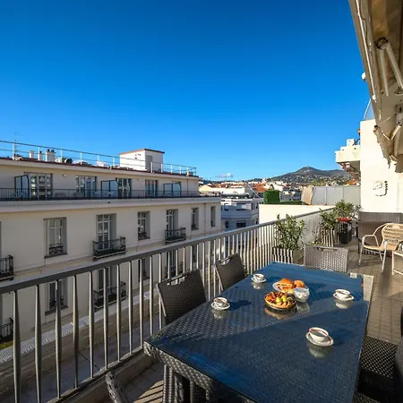 Vue Ensoleillée Sur Les Toits De Appartement *
