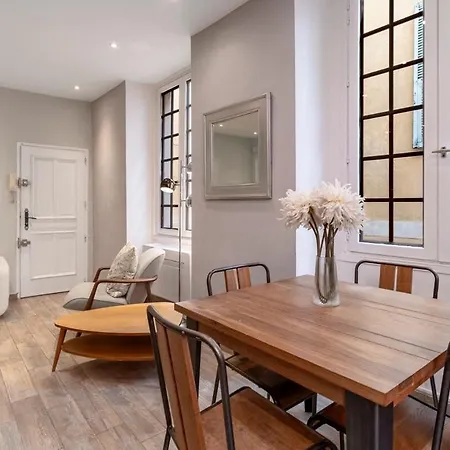 Authentic Old Town, Separate Bedroom, Ac Apartment