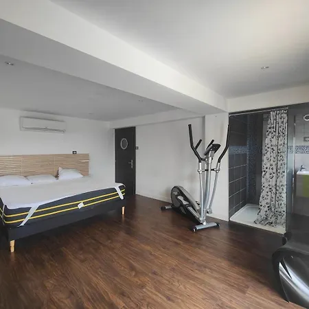 Moderne Avec Piscine Vue A Bellet Guest house