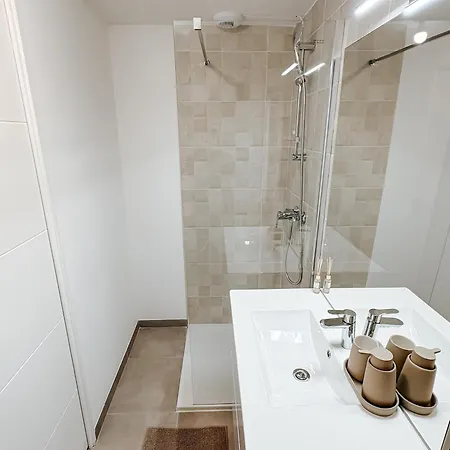 Apartment Aya - Renovated Air-conditioned Duplex With Garden
