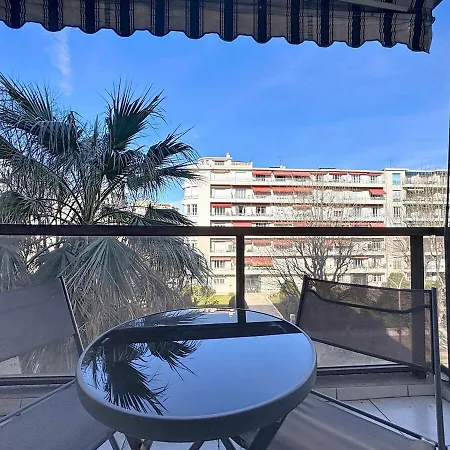 Appartement Chic Avec Balcon Carré D Or