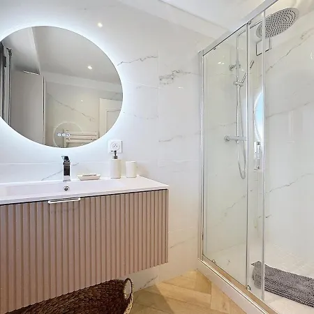 Appartement Chic Avec Balcon Carré D Or