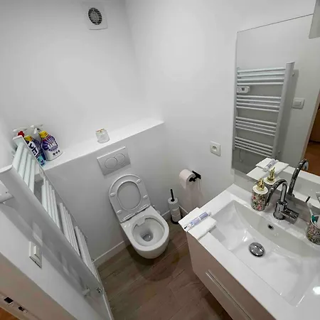 Nikaia - 2br Close To Everything Apartment