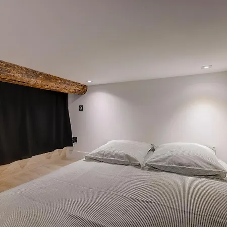 Apartment Chic Industrial Loft Quiet Garibaldi Ac Balcony