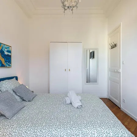 Appartement 2 Pieces Dans Le Carre D Or