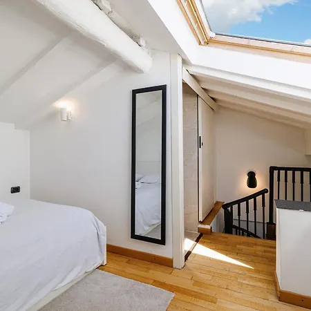 Spacieux Duplex - Carré D'or - à 2 Min De La *
