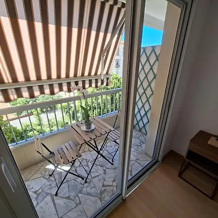 Elegant And Comfortable 3 Room, & Transport Within Walking Distance Nice
