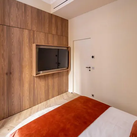 2bdr 6p A C - Heart Of Apartment