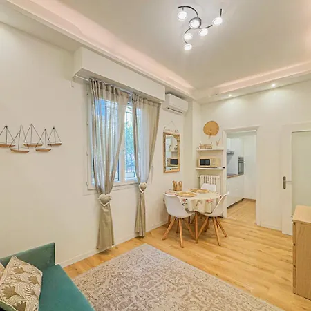 Cherie In Appartement Nice