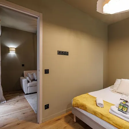 Wonderful Close To Garibaldi - Aircon Apartment *