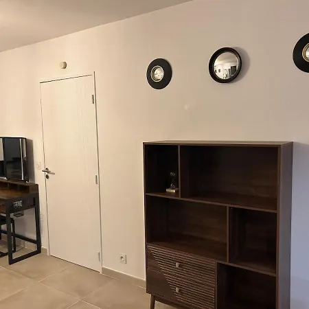 Apartment 50m2 - Furnished - 1 Bedroom - Terrace - Parking - Tram 5 Min *