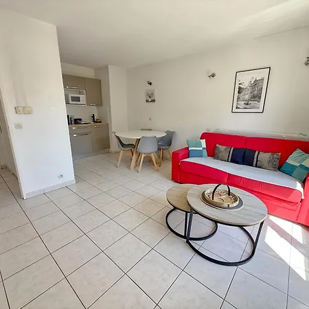 4-person - Air Conditioning And Pool Apartment *