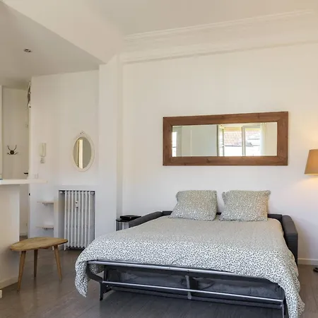 2 Pieces Dans Le Carre D Or Appartement