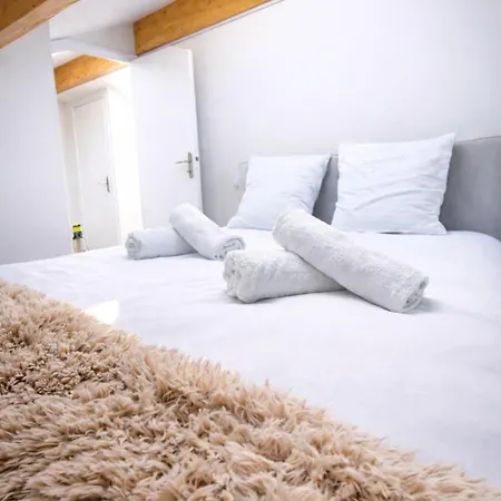 Elegant Renovated Port Ac Sleeps 4 * Nice