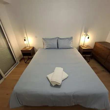 Appartement Elegant And Comfortable 3 Room, & Transport Within Walking Distance
