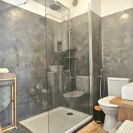 T2 Cozy & Air-conditioned, Close To Amenities Apartment
