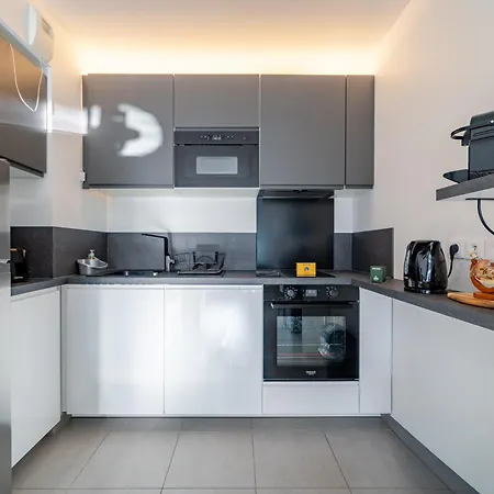 Superbe 2 Pièces - Piscine Et Garage Appartement *