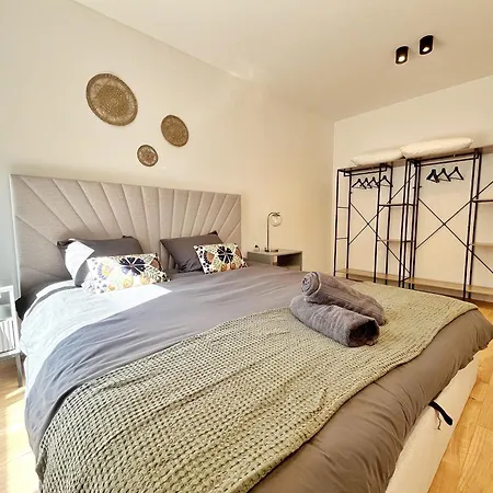 Ref 127 - 3 Pieces 2 Port Apartment Nice
