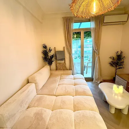 Beachfront Promenade Des 2 Terraces Apartment *