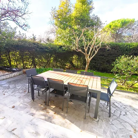 Havre De Paix A Cimiez -t4 En Rez-de-jardin Apartment