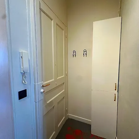 Renovated 2-room Sleeps 4 Tram And Shops Nearby Appartement