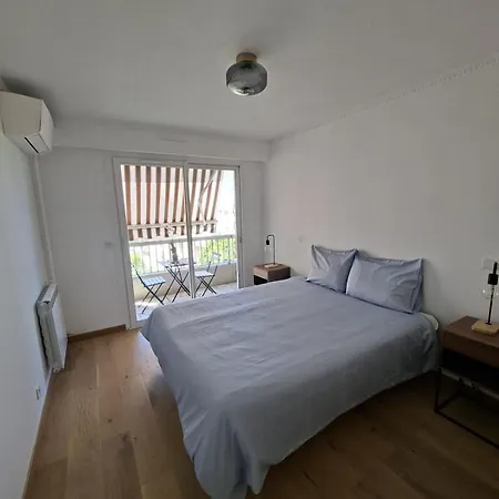 Appartement Elegant And Comfortable 3 Room, & Transport Within Walking Distance Nice