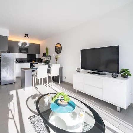 Superbe 2 Pièces - Piscine Et Garage Appartement *