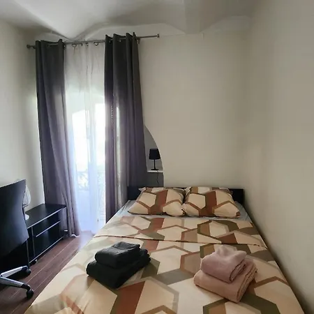 2-room Off The Apartment