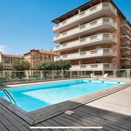 4-person - Air Conditioning And Pool Nice