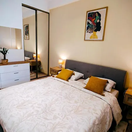 Modern Gem 200m From Beaches With Balcony, Ac And Tram Apartment