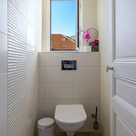 Appartement 2 Pieces Dans Le Carre D Or