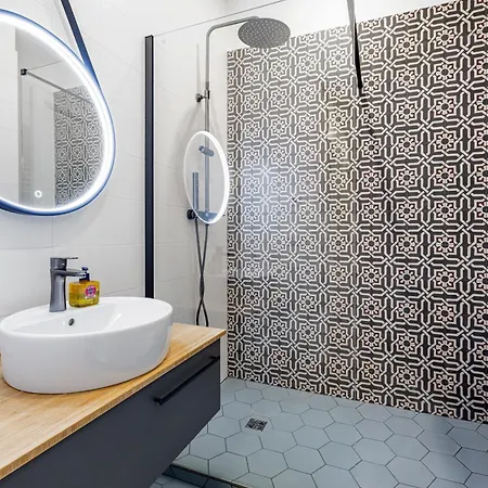 Renting - - Haussmann Luxury Sea Balcony Free Parking Apartment Nice