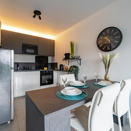 Superbe 2 Pièces - Piscine Et Garage Appartement