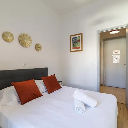 Apartment Ultra 2 Bdr - Ac & Balcony Nice
