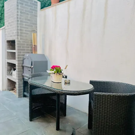 Romantique Avec Jacuzzi Privé - Aperçu - Terrasse - Parking Gratuit * Nice
