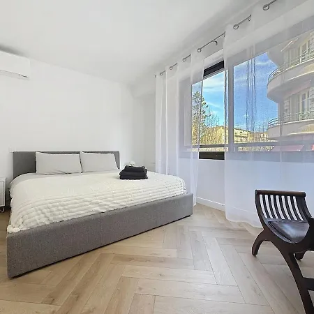 Appartement Chic Avec Balcon Carré D Or *