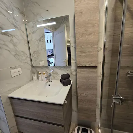 Charming 1-bedroom With Free Parking Apartment *