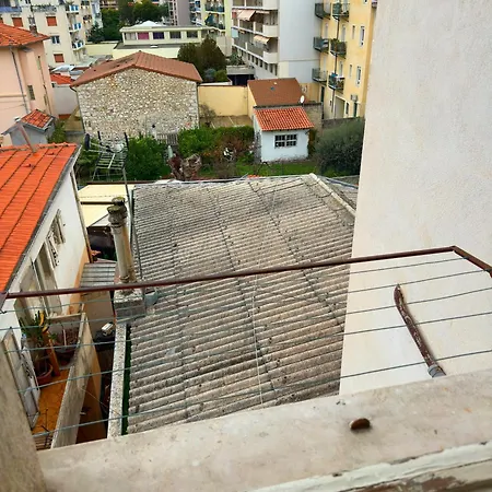 Renovated 2-room Sleeps 4 Tram And Shops Nearby Appartement