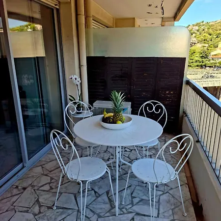 Appartement Elegant And Comfortable 3 Room, & Transport Within Walking Distance *