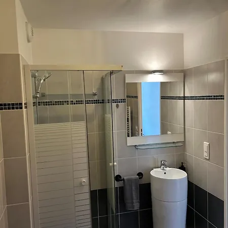 Apartment 50m2 - Furnished - 1 Bedroom - Terrace - Parking - Tram 5 Min *